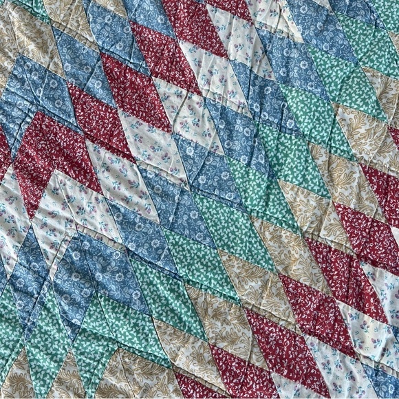 VTG Star Burst Quilt Calico Prairie Diamond Patchwork Hand Quilted 86x99 READ - Picture 7 of 16